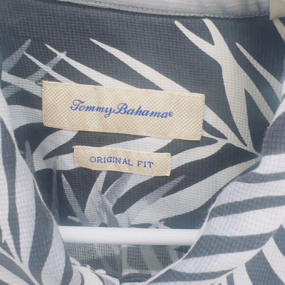 Tommy Bahama 100%silk - Picture 3 of 4